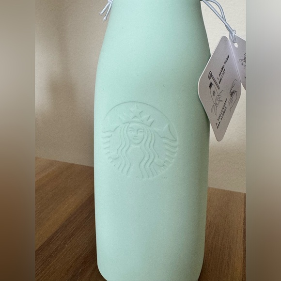 Starbucks JAPAN Foldable silicone water bottle Summer 2024 Edition - Picture 2 of 4